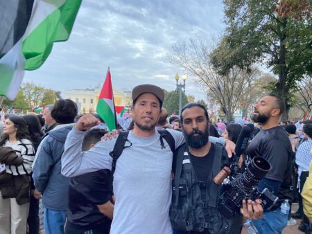 Zack de la rocha asiste a marcha pro palestina