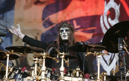 Slipknot demandado por «lucrar con la muerte de Joey Jordison»