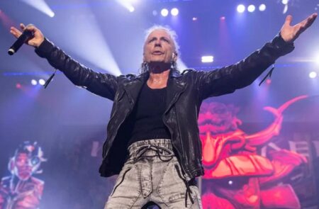 “Dan asco”: Bruce Dickinson carga contra público VIP en su show