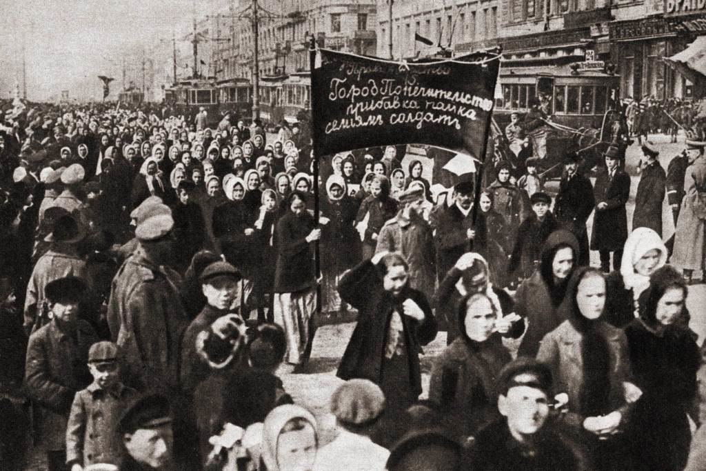 mujeres protestan por Paz y Pan en Rusia (8m)