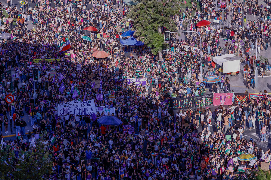 Marcha para el 8M reune a miles de mujeres en las calles de Santiago