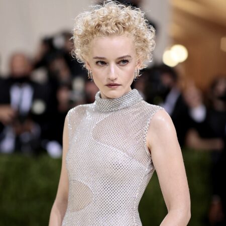 Nueva compañera para Pedro Pascal: Julia Garner interpretará a Silver Surfer en “Los 4 Fantásticos”