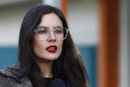 Ministra Vallejos critica los dichos de Kast en el extranjero: «Por lo bajo antipatriota»