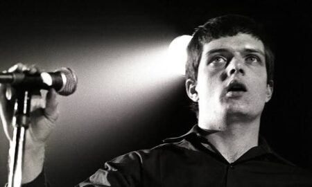 «Poesía, dolor y música»: Hace 44 años fallece Ian Curtis