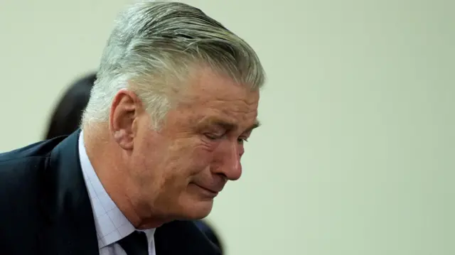 Alec Baldwin durante el juicio del suceso de "Rust"