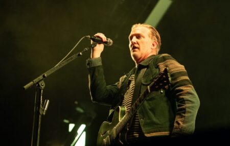 Queens Of the Stone Age sigue cancelando conciertos tras delicado estado de salud de Josh Homme