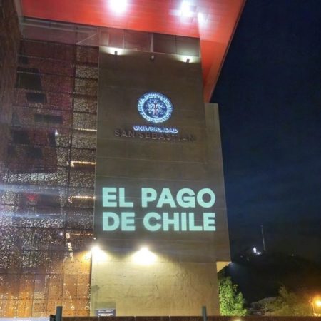 Por caso Cubillos: Delight Lab realiza intervención en la fachada de la USS