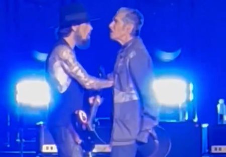 VIDEO| Perry Farrell agrede a Dave Navarro en concierto de Jane’s Adicction