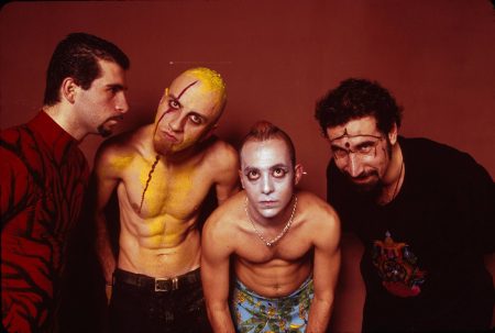 «Toxicity» entra al club del billón de reproducciones en Spotify en 2024