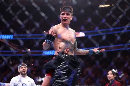 Revive el momento que la Jaula Bahamondes vence por sumisión a Turner y se instala en el Top 15 del peso ligero
