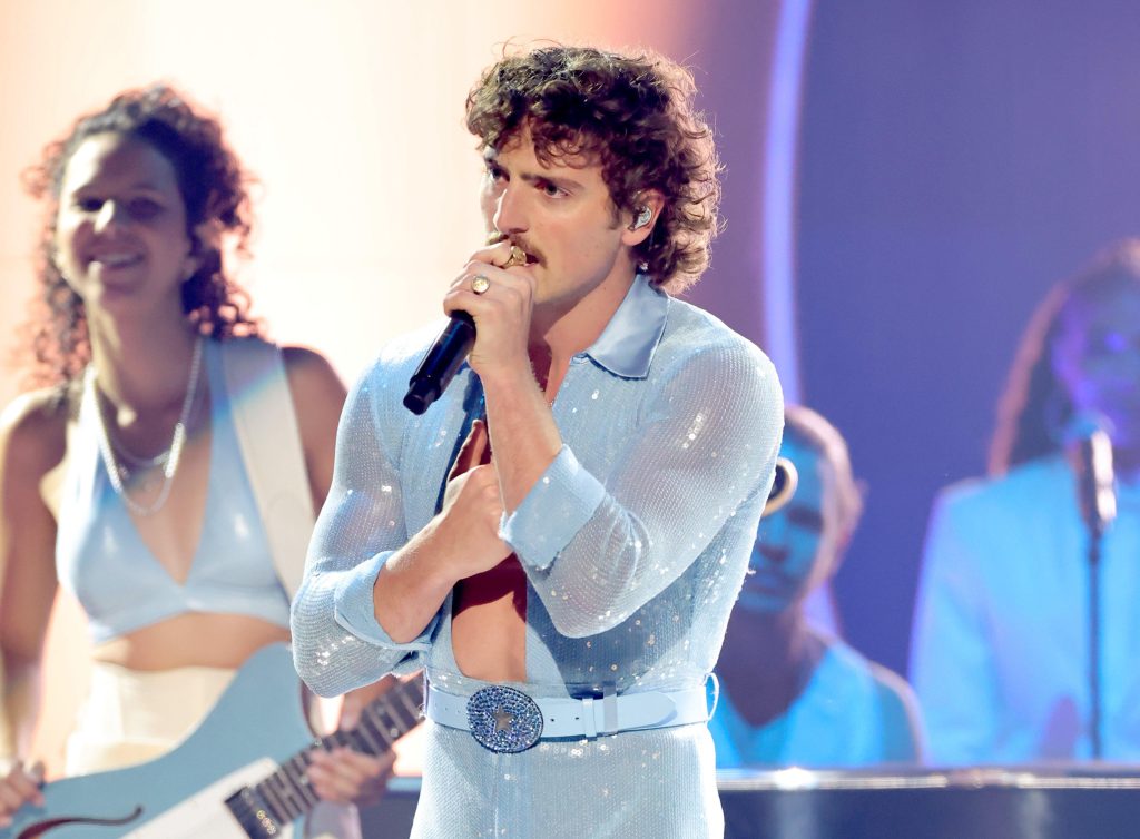 Benson Boone en los Grammys 2025