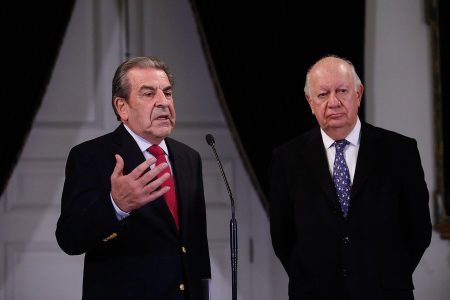 Senadora de oposición ingresa proyecto para que expresidentes reciban pensión vitalicia desde los 65 años