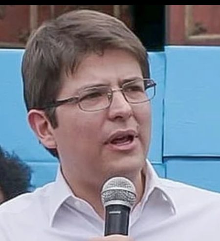 Realizan atentado a precandidato presidencial de Colombia Miguel Uribe durante acto en Bogotá