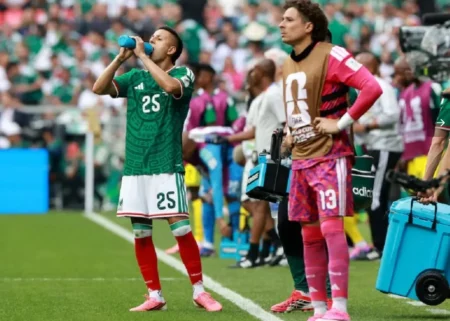 Mundial 2026 suma polémicas: limitaciones al español y críticas a los “cooling break”